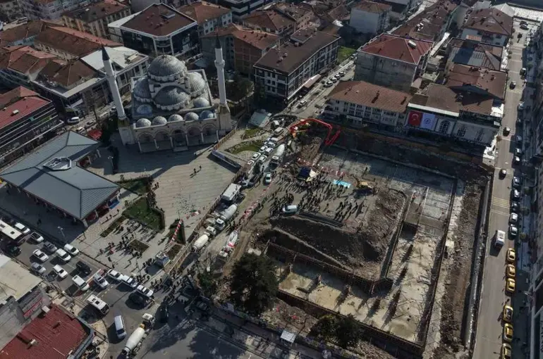 Düzce’de kent meydanının temeli atıldı
