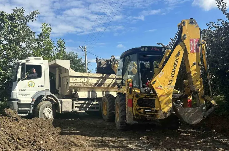 Düzce’de köylerde soğuk asfalt çalışması sürüyor
