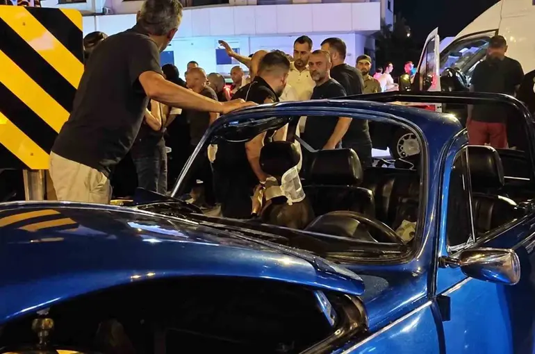 Düzce’de otomobil ile hafif ticari araç çarpıştı: 3 yaralı
