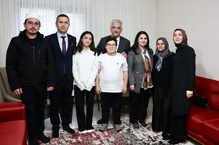 Düzce’de şehit ailesine anlamlı ziyaret
