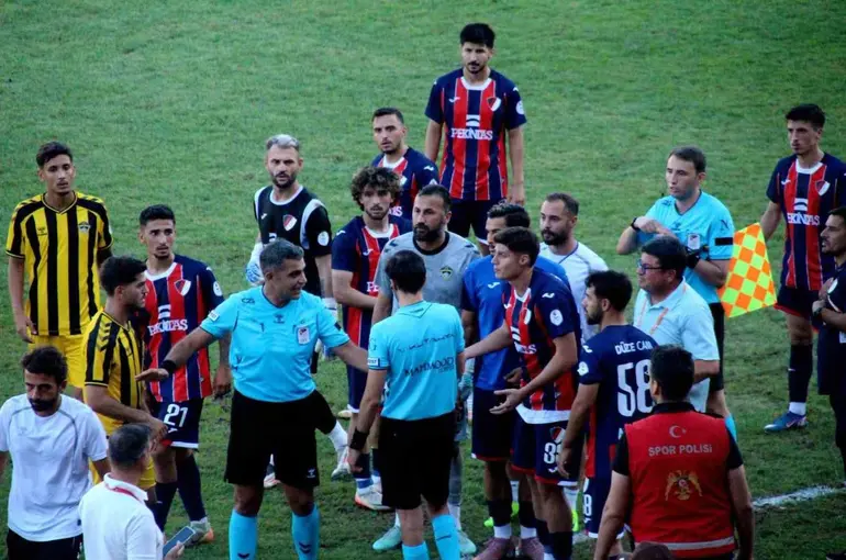 Düzcespor-Beykoz Anadolu maçı tatil edildi
