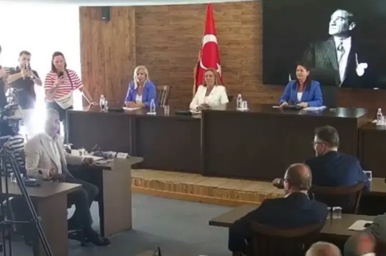 Edirne Belediye Meclisi’nde toplantı sonrası gerginlik
