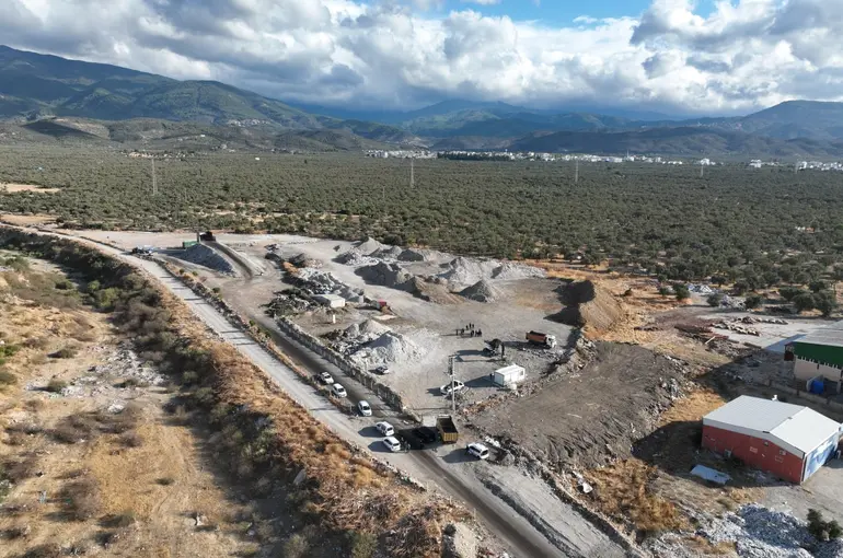 Edremit Belediyesi şantiyesini şehir dışına taşıyor
