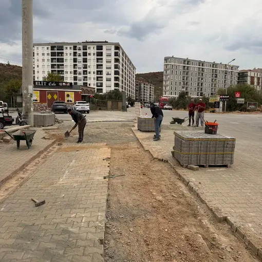 Edremit’te yol çalışmaları sürüyor
