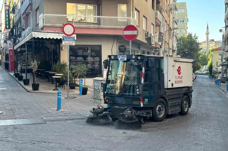 Efeler Belediyesi ekipleri temizlik çalışmalarını sürdürüyor
