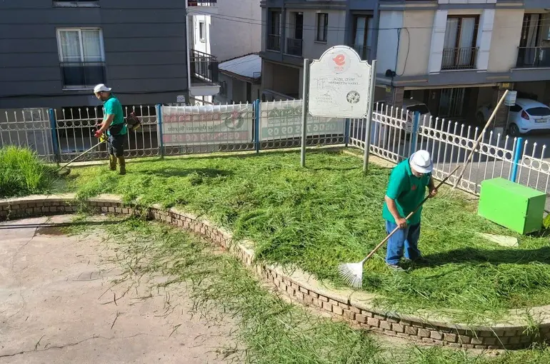 Efeler Belediyesi parklarda bakım çalışmalarını sürdürüyor
