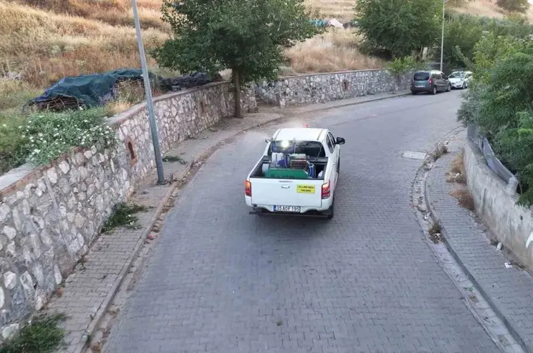 Efeler’de ilaçlama mesaisi hız kesmiyor
