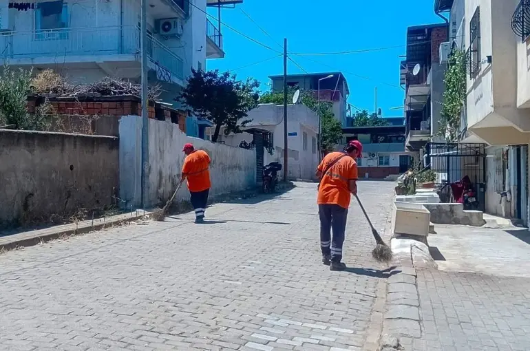 Efeler’de temizlik çalışmaları sürüyor
