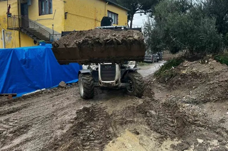 Efeler’den sağanak yağışa hızlı müdahale
