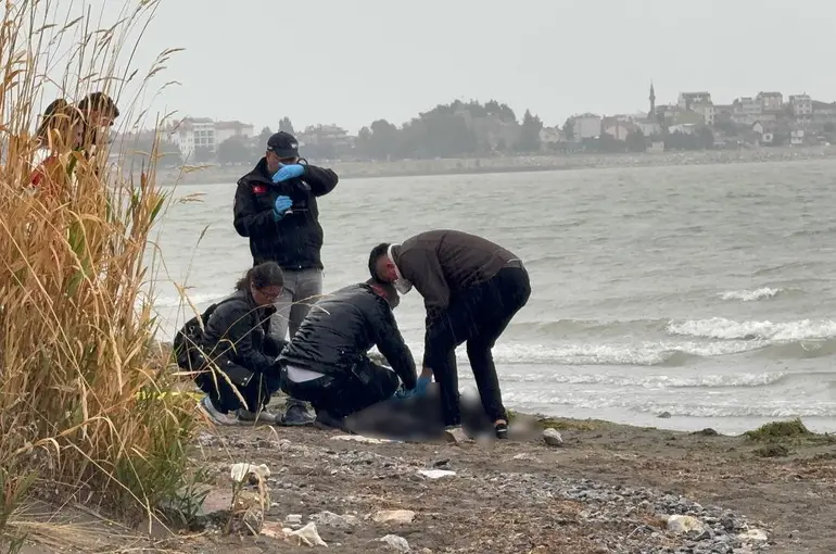 Eğirdir Gölü kenarında erkek cesedi bulundu
