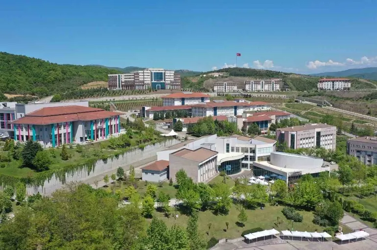 Eğitim Fakültesi mezunlarından 2026 AGS’de gurur veren başarı
