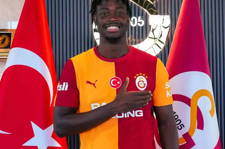 El Chadaille Bitshiabu, Galatasaray’ın 12. Fransız futbolcusu oldu
