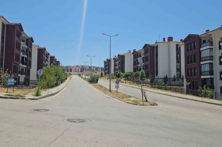 Elazığ’da kavurucu sıcaklar yolları boşalttı
