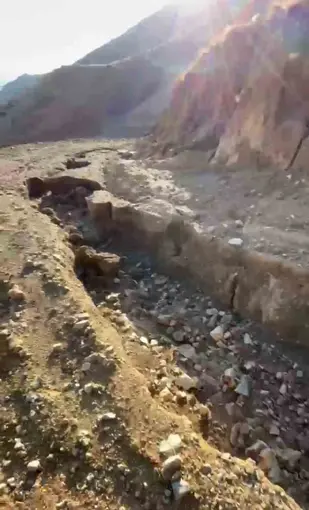 Elazığ’da sel nedeniyle yayla yolu yarıldı
