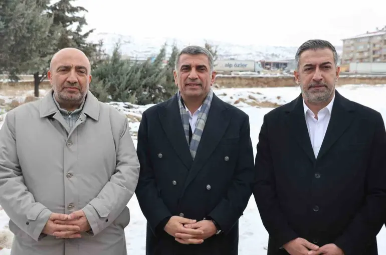 Elazığ’da siyasiler, yeni hastane için tek yumruk oldu
