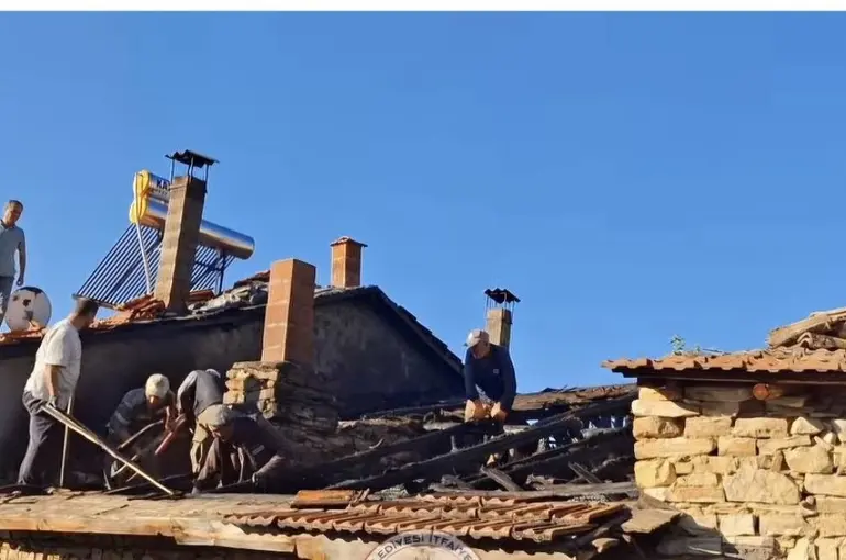 Emet’teki köy fırınında başlayan yangın çevre binalara sıçramadan söndürüldü
