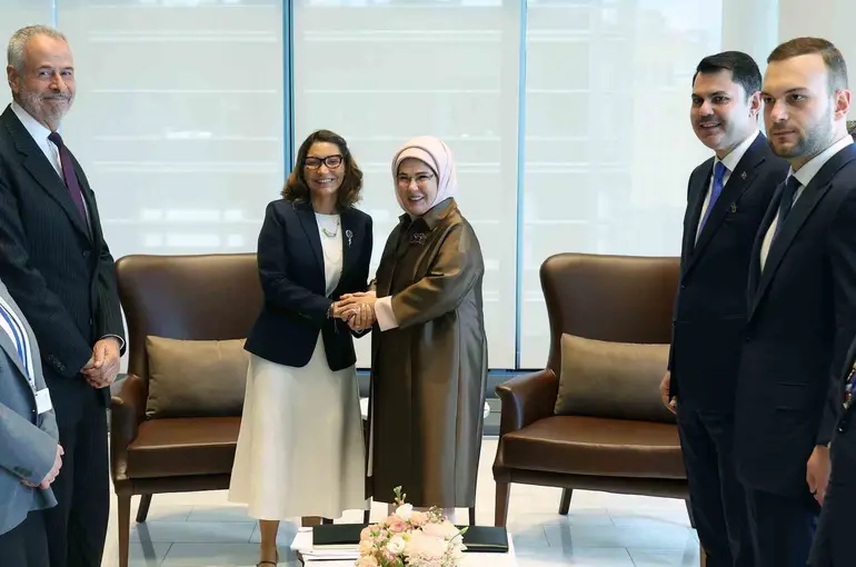 Emine Erdoğan, Brezilya Devlet Başkanı’nın eşi Silva ile görüştü
