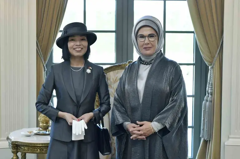 Emine Erdoğan, Japonya Altes Prensesi Mikasa ile görüştü
