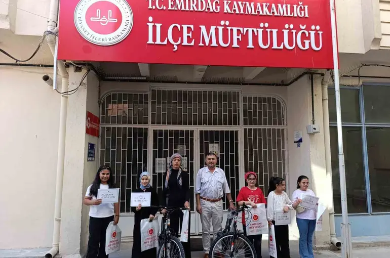 Emirdağ’da ‘Camiler Arası Bilgi Yarışması’nda dereceye giren öğrenciler ödüllendirildi
