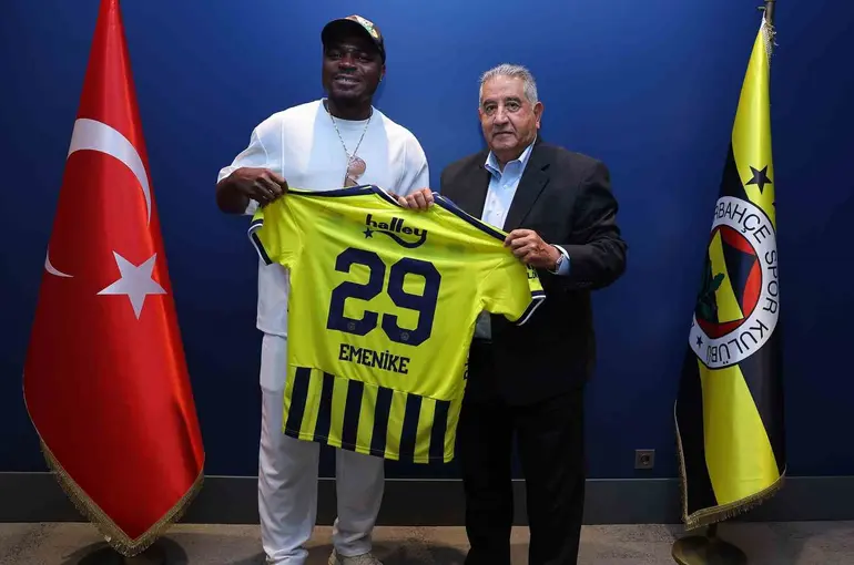 Emmanuel Emenike’den, Fenerbahçe’ye ziyaret
