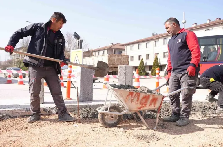 Emniyet kavşağı yenileniyor
