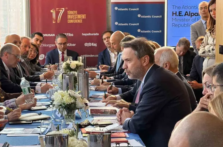 Enerji ve Tabii Kaynaklar Bakanı Bayraktar: "Rüzgar ve güneş enerjisinde 120 GW’lık kurulu güce ulaşmak istiyoruz"
