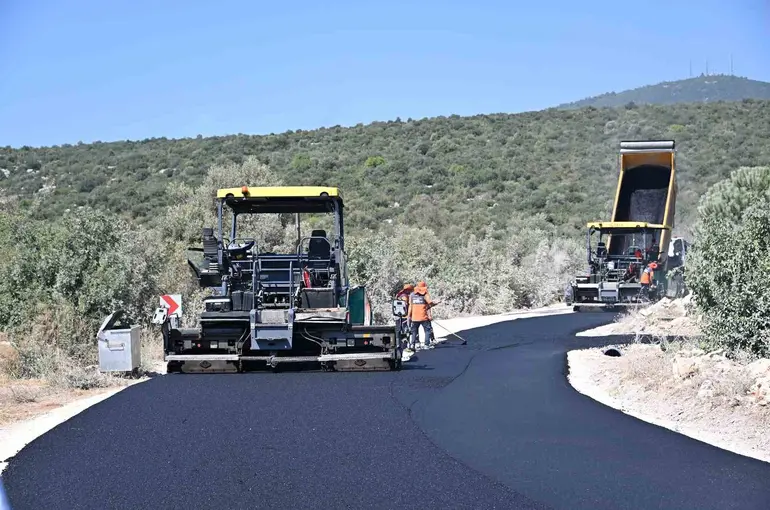 Erdemli’de grup yolları yenilendi
