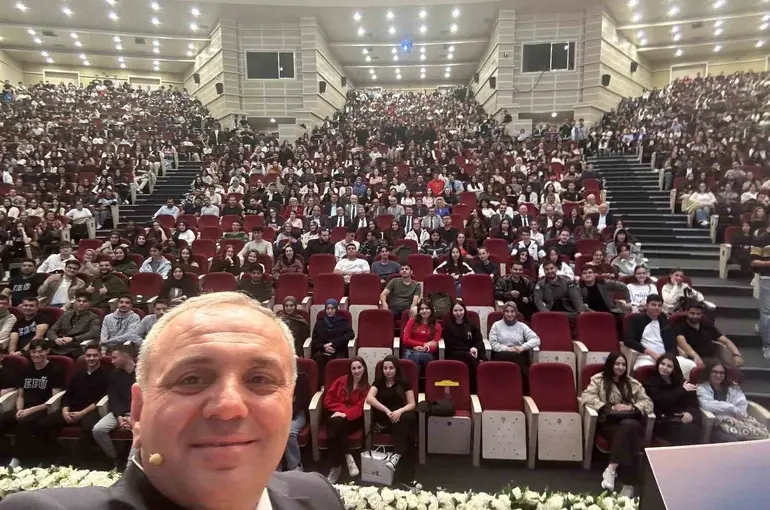 ERÜ’de yeni öğrencilere tanışma programı düzenlendi
