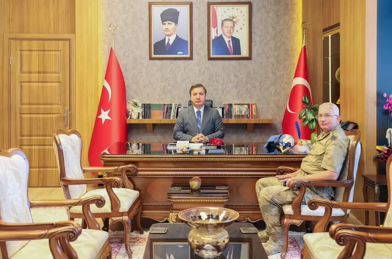 Erzincan Valisi Aydoğdu, İl Jandarma Komutanı Altundarak’ı kabul etti
