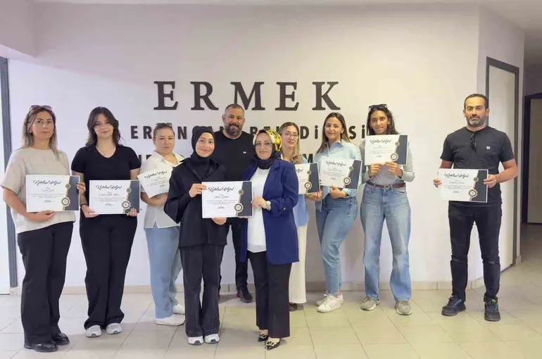 Erzincan’da işaret dili kursunu tamamlayanlara sertifika verildi
