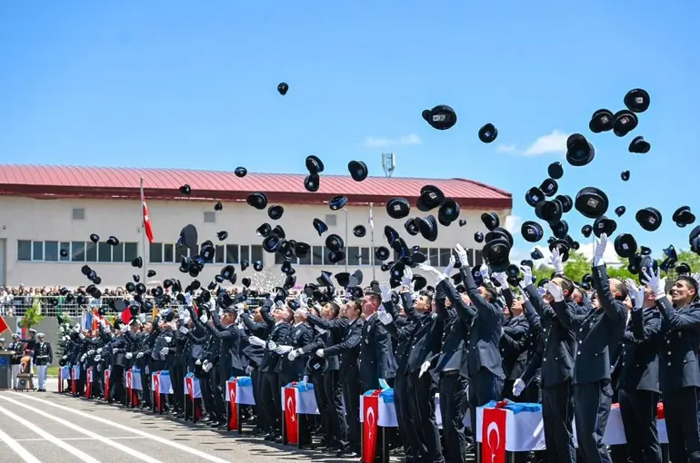 Erzurum’da 32. dönem polis adayları mezun oldu
