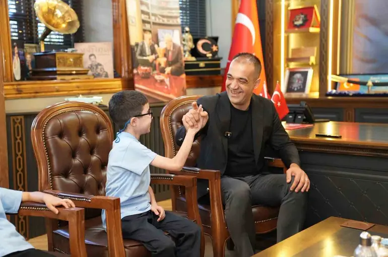 Erzurum’da Ahmet Sami’nin kampanyasında mutlu son: Tedavi için yurt dışına gidiyor
