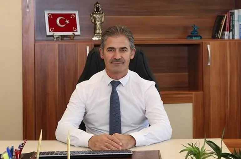 Erzurum’da sağlıkta bayrak değişimi: Dr. Mehmet Meral yeni İl Sağlık Müdürü oldu
