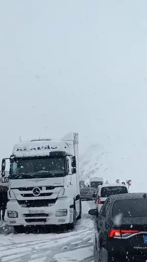 Erzurum’da ulaşıma kar engeli
