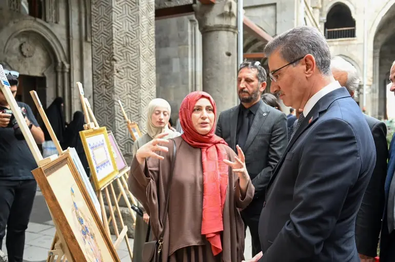 Erzurum’un kadim izleri Çifte Minareli Medrese’de sanatseverlerle buluştu

