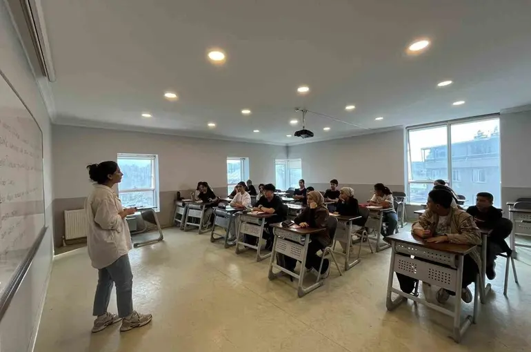 Esenyurt Belediyesinin açtığı YKS ve LGS kurslarına yoğun ilgi
