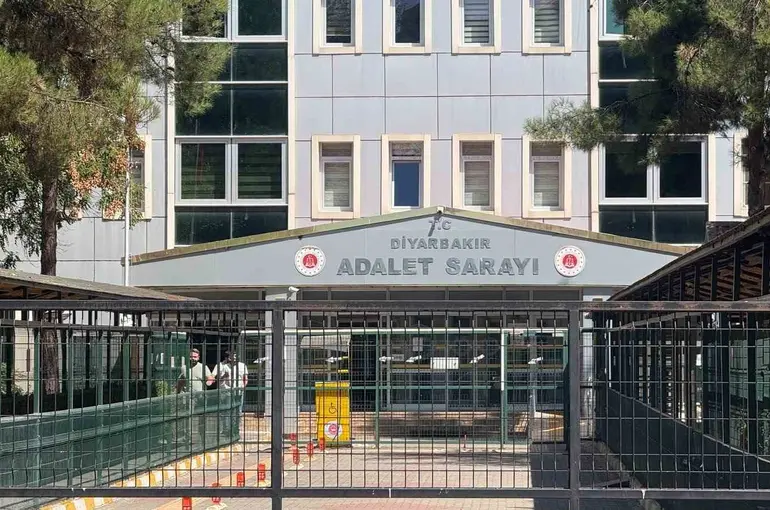 Eşini öldüren sanık: "Nabzına baktım çalışsa hastaneye götürecektim"
