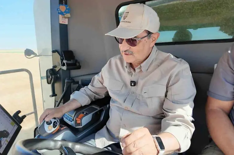 Eski Enerji ve Tabii Kaynaklar Bakanı Dönmez buğday hasadında katıldı
