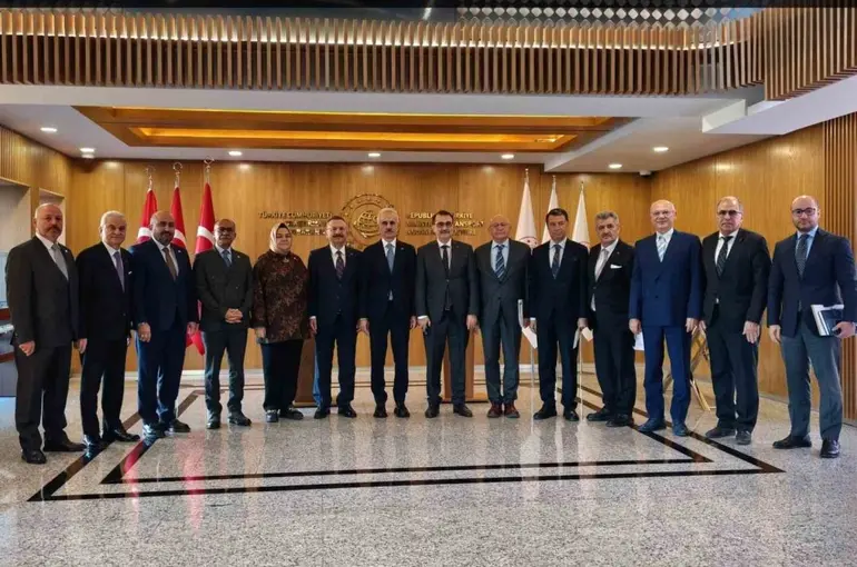 Eskişehir heyetinden Bakan Uraloğlu’na ziyaret
