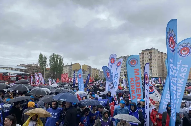 Eskişehir’de 1 Mayıs 2 bin kişi ile kutlandı
