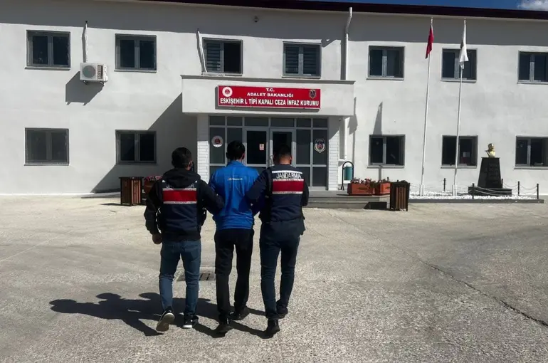 Eskişehir’de 47 yıl hapis cezası ile aranan şahıs yakalandı
