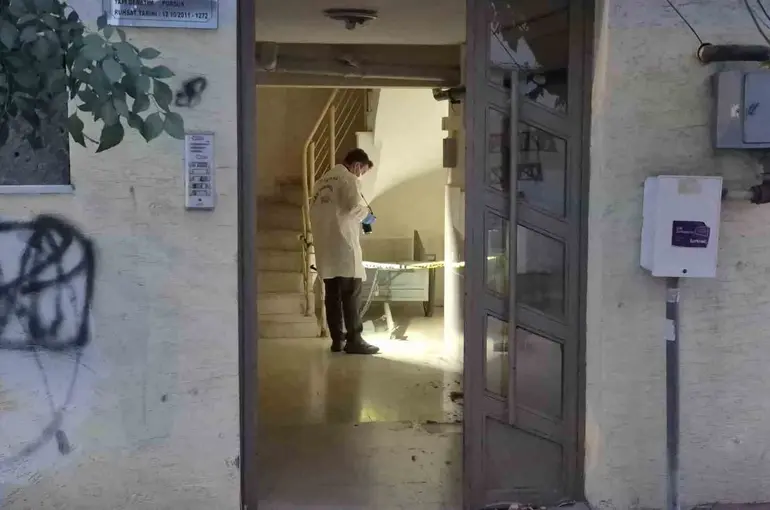 Eskişehir’de apartman deposunda şüpheli ölüm
