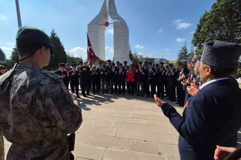 Eskişehir’de gaziler ve şehit yakınlarından şehitlik ziyareti
