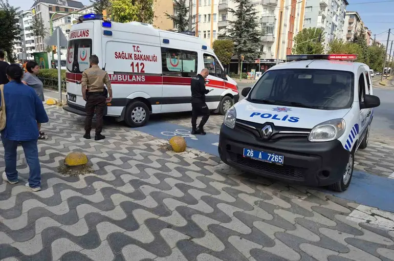 Eskişehir’de otomobilin çarptığı yaşlı kadın yaralandı
