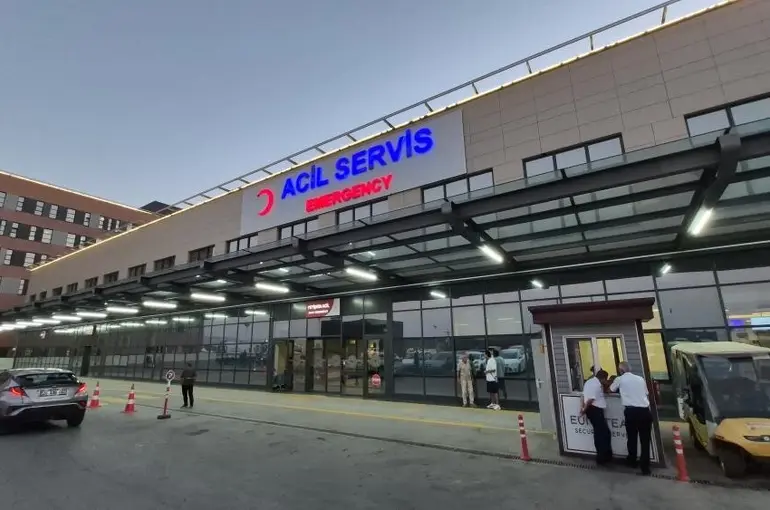 Evde baygın halde bulunan yaşlı çift hastaneye kaldırıldı
