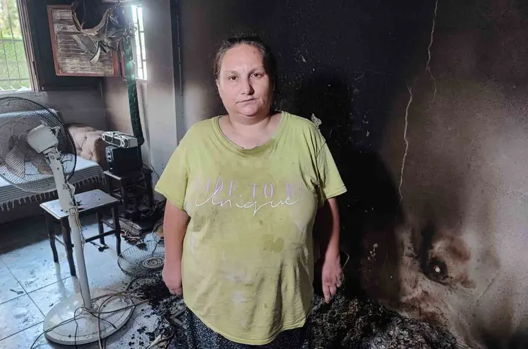 Evi yanan anne-kız oto yıkamacıda yaşamaya başladı
