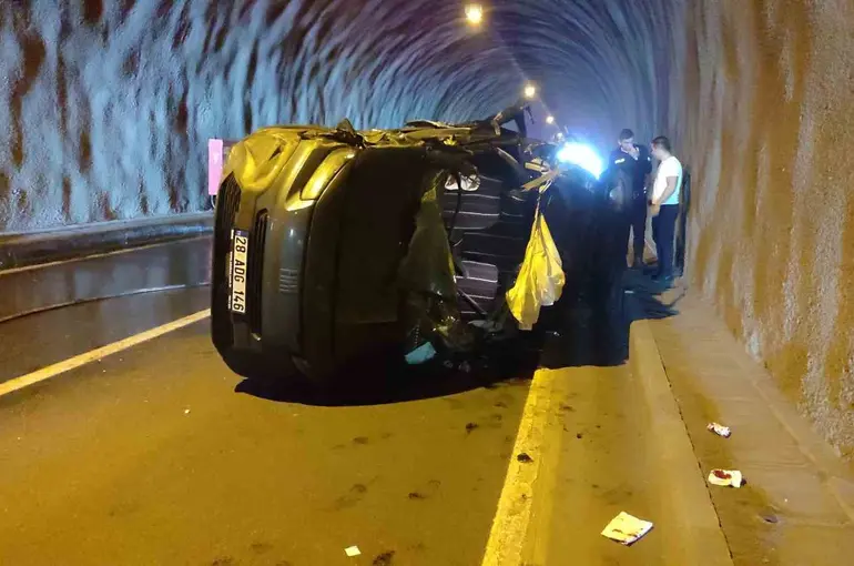 Eynesil tünelinde trafik kazası: 3 yaralı