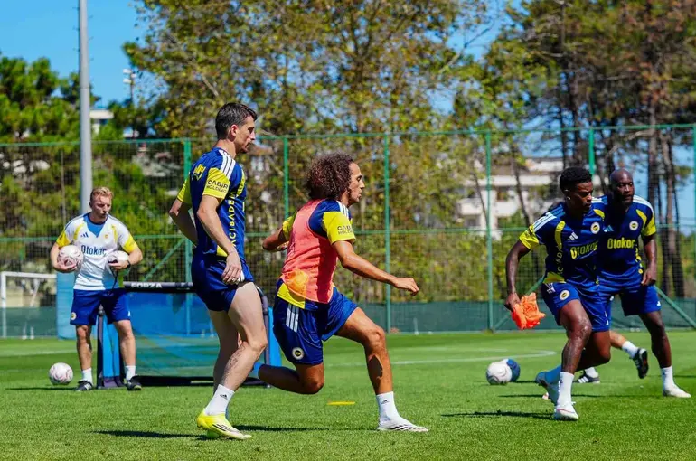 Fenerbahçe’de İsmail Kartal antrenmanda yer almadı
