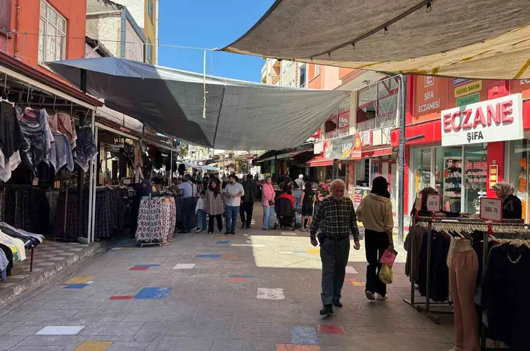 Fındık sezonu sona yaklaşırken Alaplı çarşısında hareketlilik arttı
