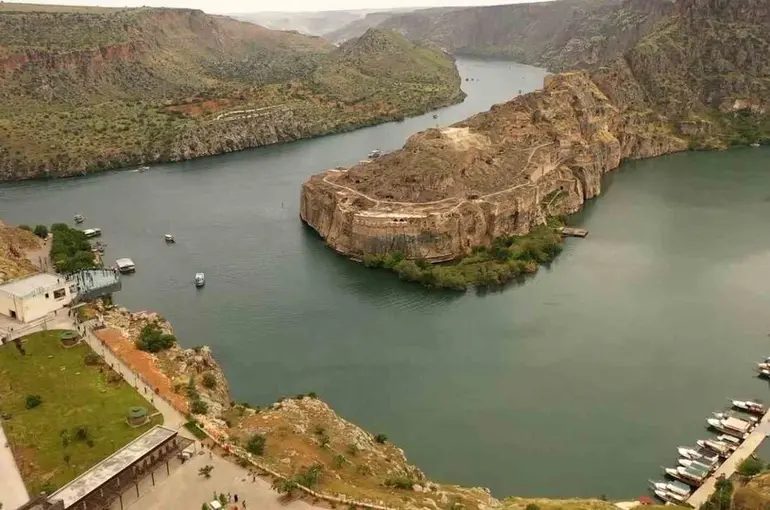Fırat’ın incisi Rumkale’ye ilgi artıyor
